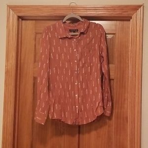 Very cute feather print button down shirt